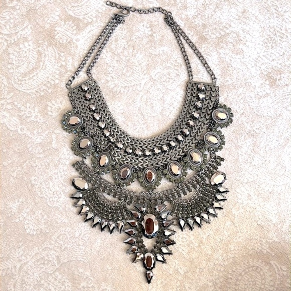 NWOT Eye Candy Large Statement Necklace Glass Crystal Gray Charcoal Bold Tribal